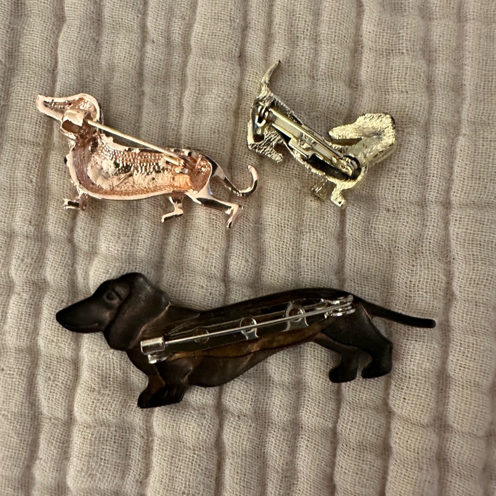 Lot of Dachshund Doxie Weiner Dog Jewelry Decorative Pins and Earrings - Picture 6 of 6